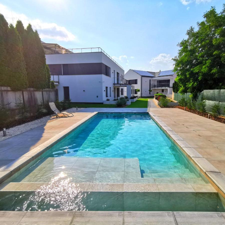 Lavida Deluxe Villa Hajdúszoboszló Buitenkant foto