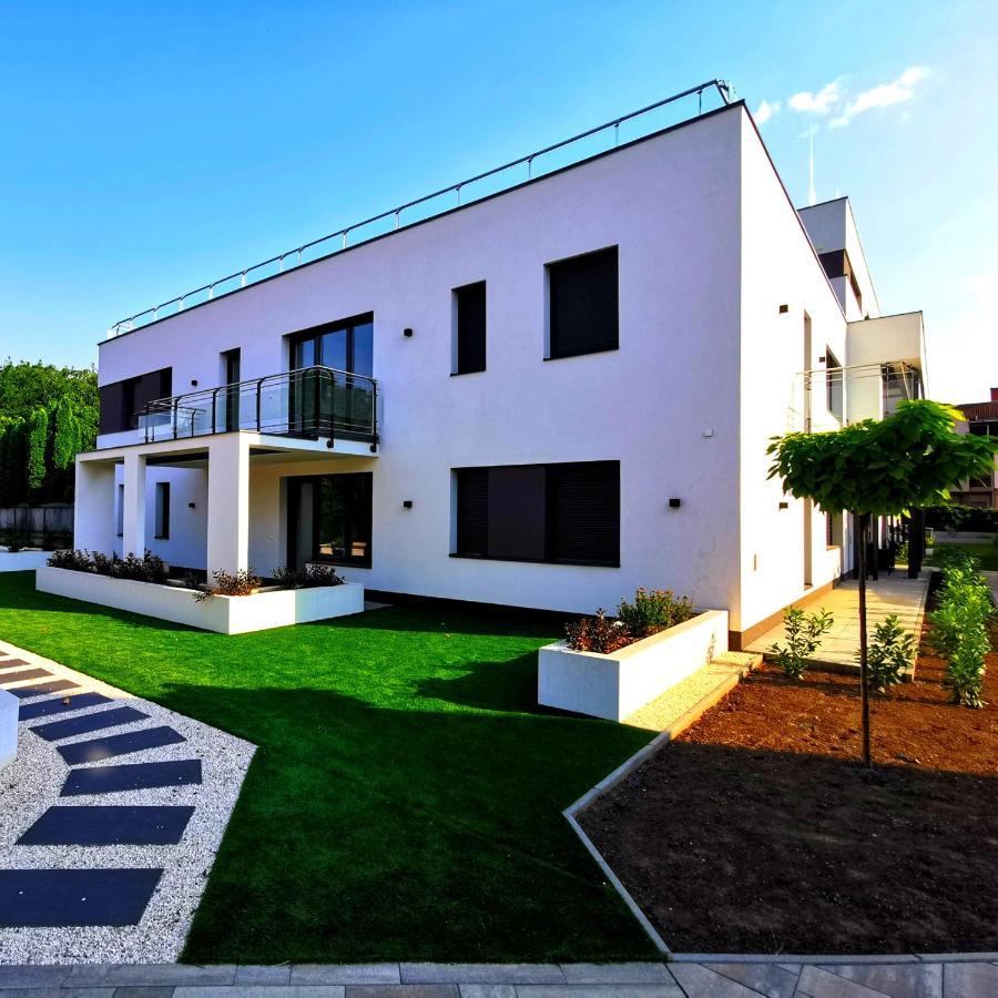 Lavida Deluxe Villa Hajdúszoboszló Buitenkant foto