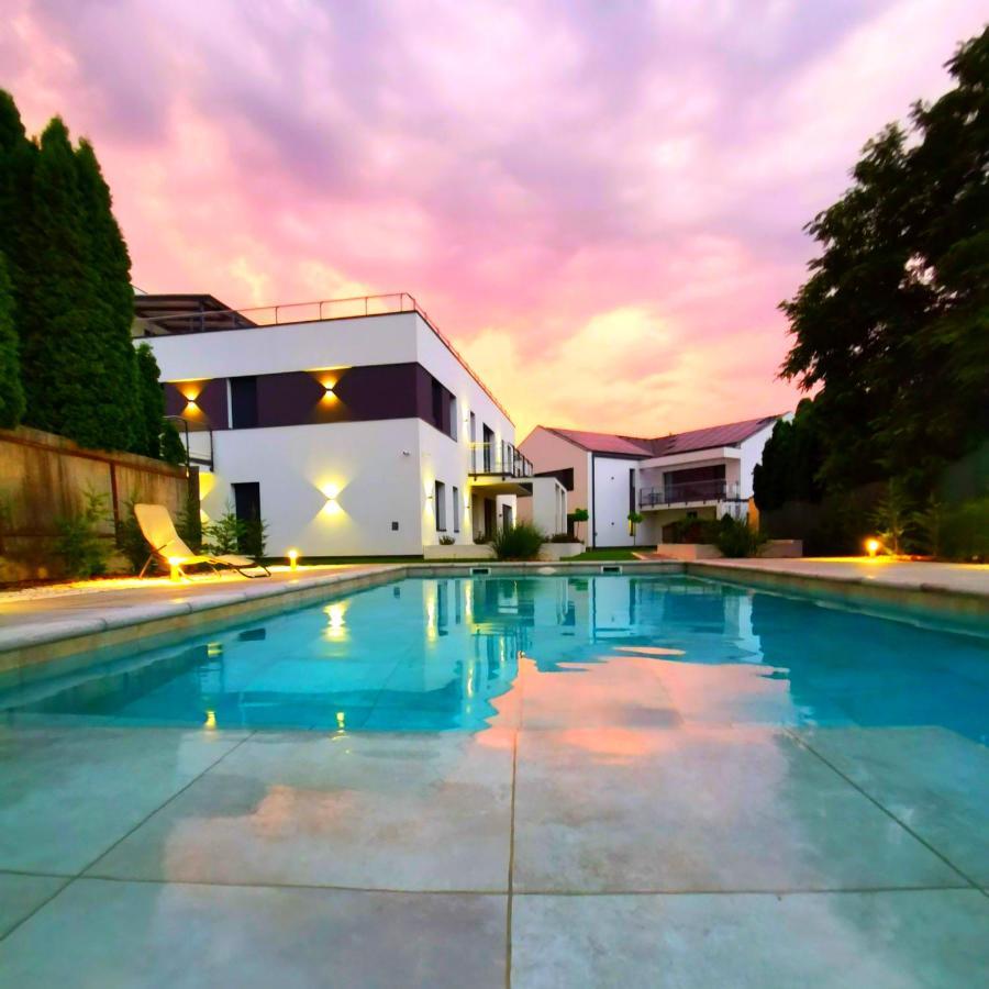 Lavida Deluxe Villa Hajdúszoboszló Buitenkant foto